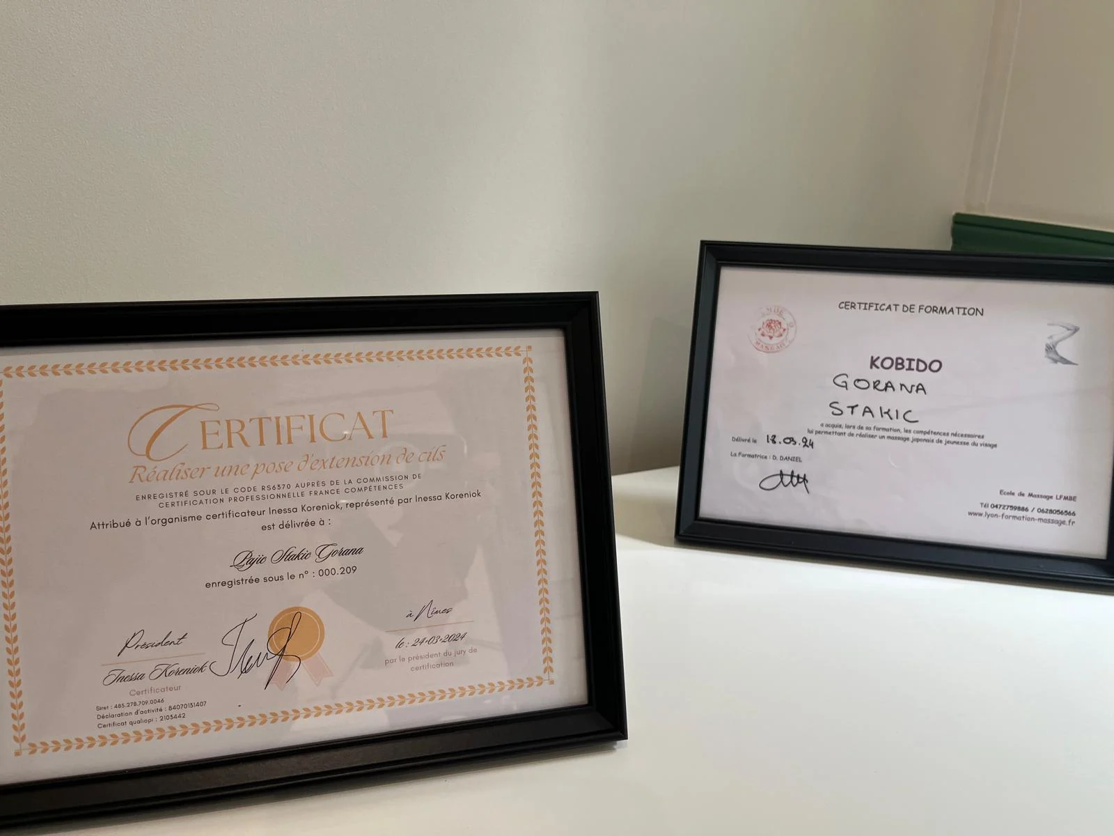 Certificats de Gorana : extension de cils et massage Kobido